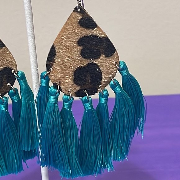 ❤️Boho Turquoise Leopard Fringe Earrings❤️ - Picture 3 of 6